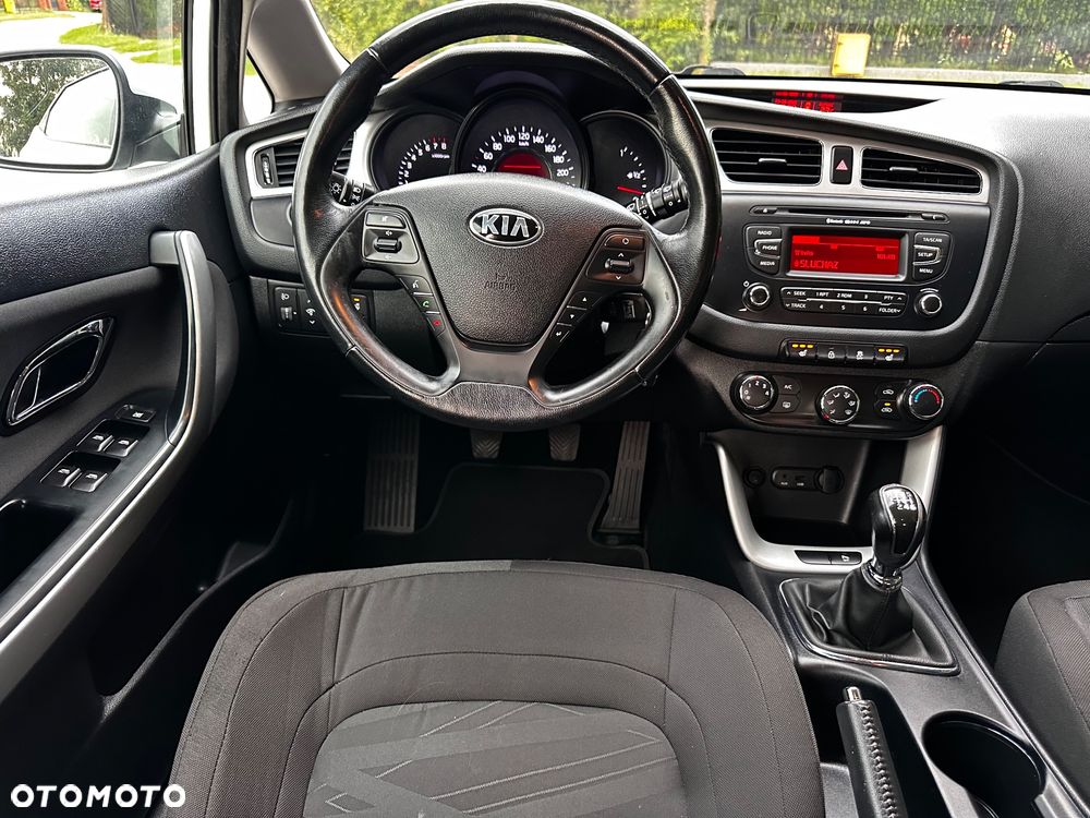 Kia Ceed 1.4 CVVT Dream Team Edition - 28