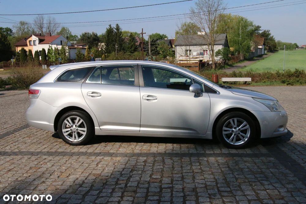 Toyota Avensis 1.8 Sol - 13