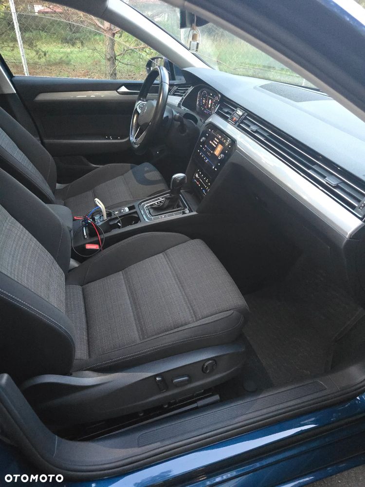Volkswagen Passat - 16