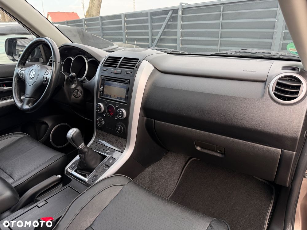 Suzuki Grand Vitara 1.9 DDiS Premium EU5 - 25