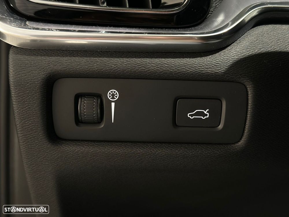 Volvo V60 2.0 D3 Momentum Geartronic - 11