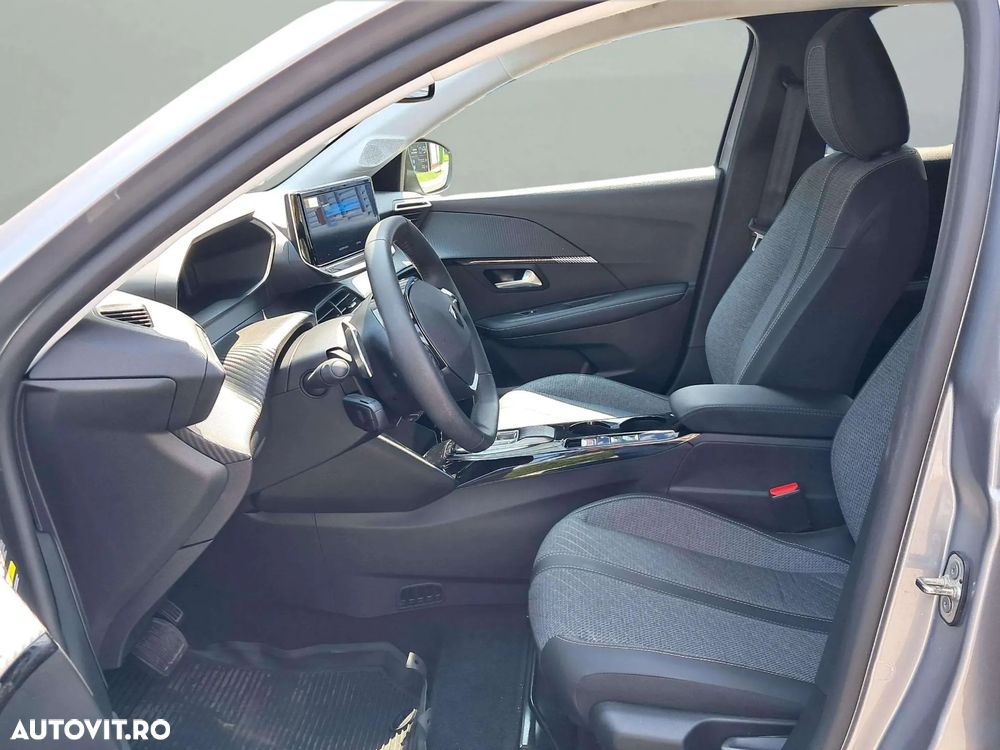 Peugeot 208 - 10