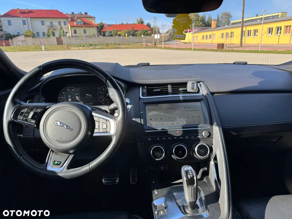 Jaguar E-Pace 2.0 i4P AWD R-Dynamic - 11