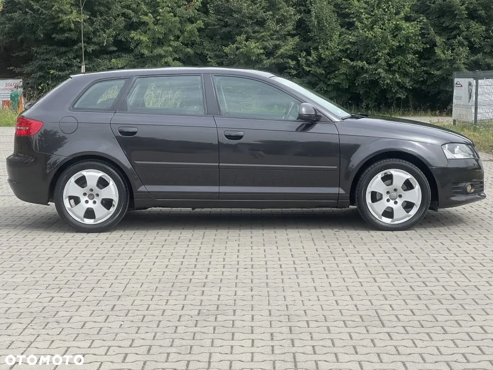 Audi A3 1.6 Sportback Attraction - 3