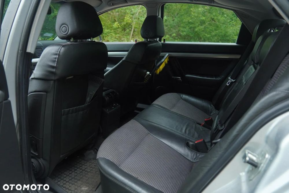 Opel Vectra GTS 2.2 - 10