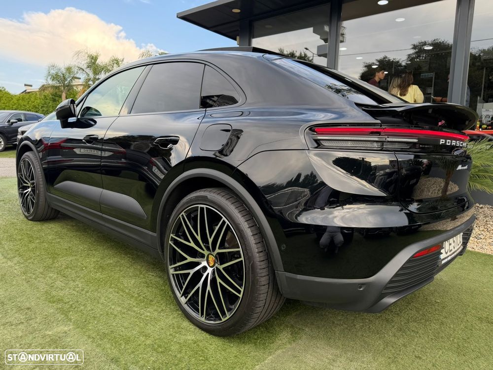 Porsche Macan Electric 4 - 16