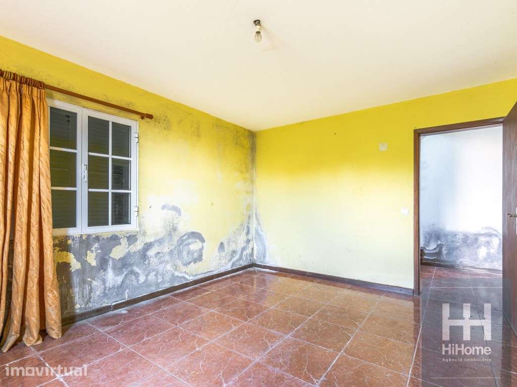 Moradia isolada T2 Usada , para remodelação total , com 2 andares,e... - Grande imagem: 4/26