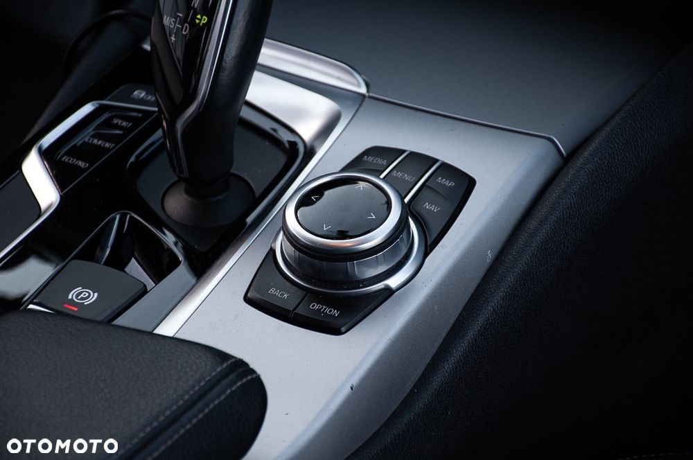 BMW Seria 5 520d Luxury Line - 28