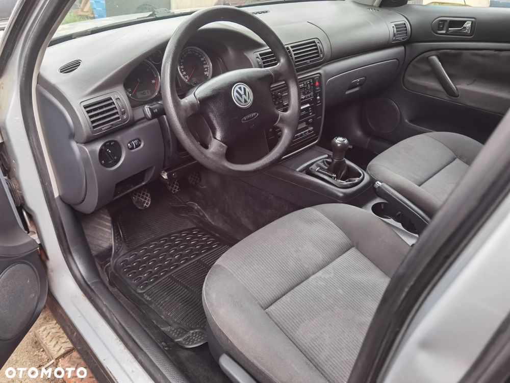 Volkswagen Passat 1.9 TDI Comfortline Family - 8