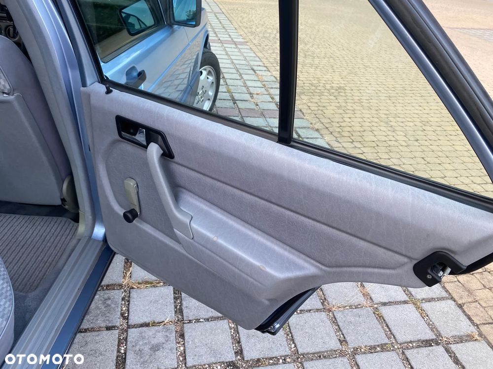 Mercedes-Benz W201 (190) - 14