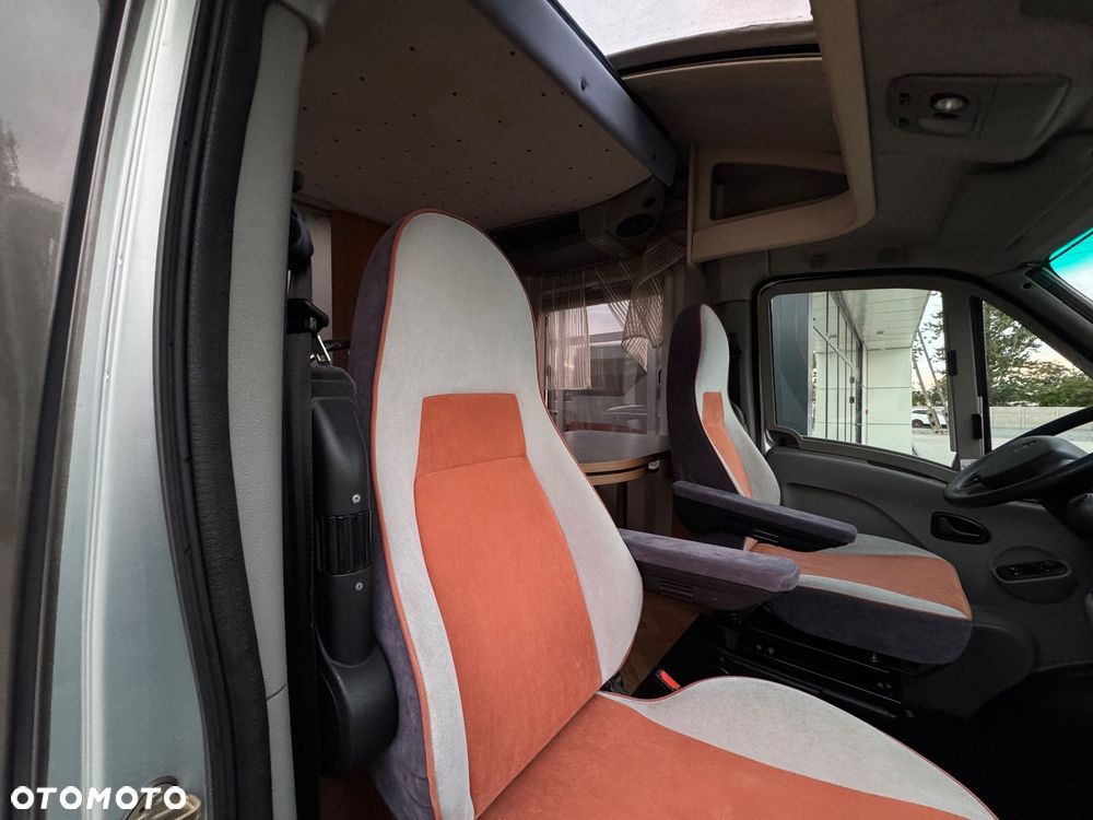 Burstner RENAULT MASTER MEGA VAN - 11