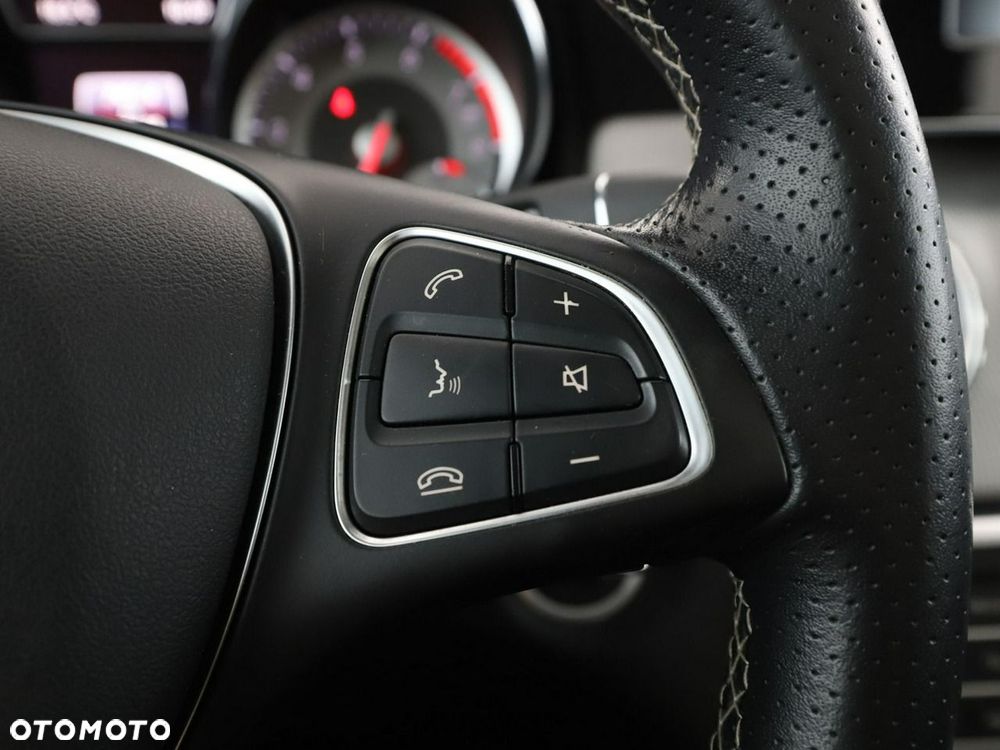 Mercedes-Benz GLA 200 7G-DCT - 30