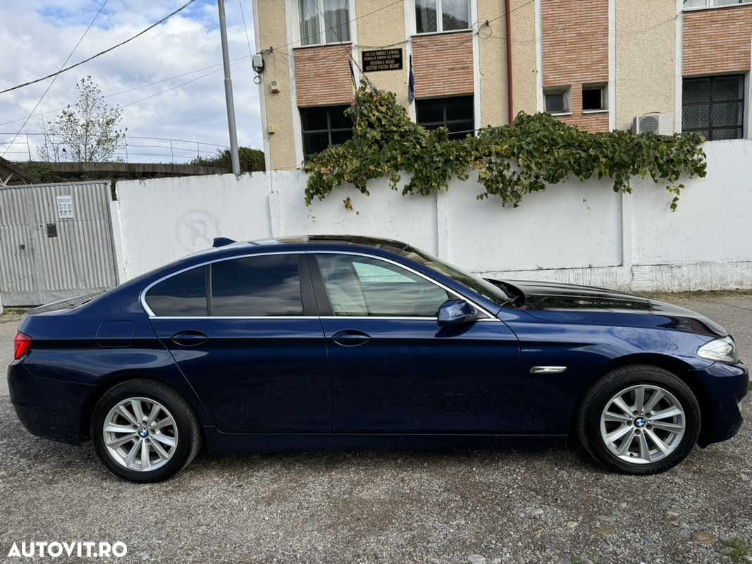 BMW Seria 5 523i Sport-Aut. - 26