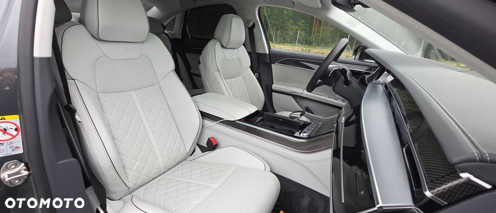 Audi S8 - 25