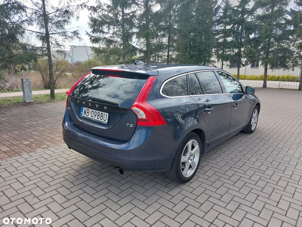 Volvo V60 T3 Momentum - 4