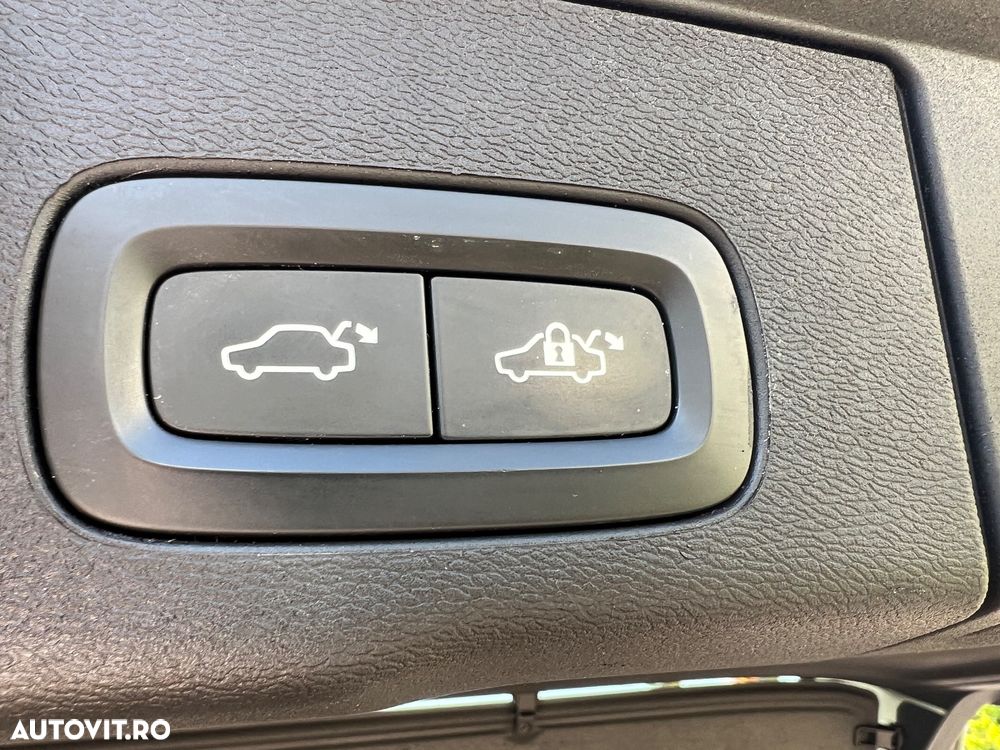Volvo XC 60 B4 MHEV AWD Inscription - 19