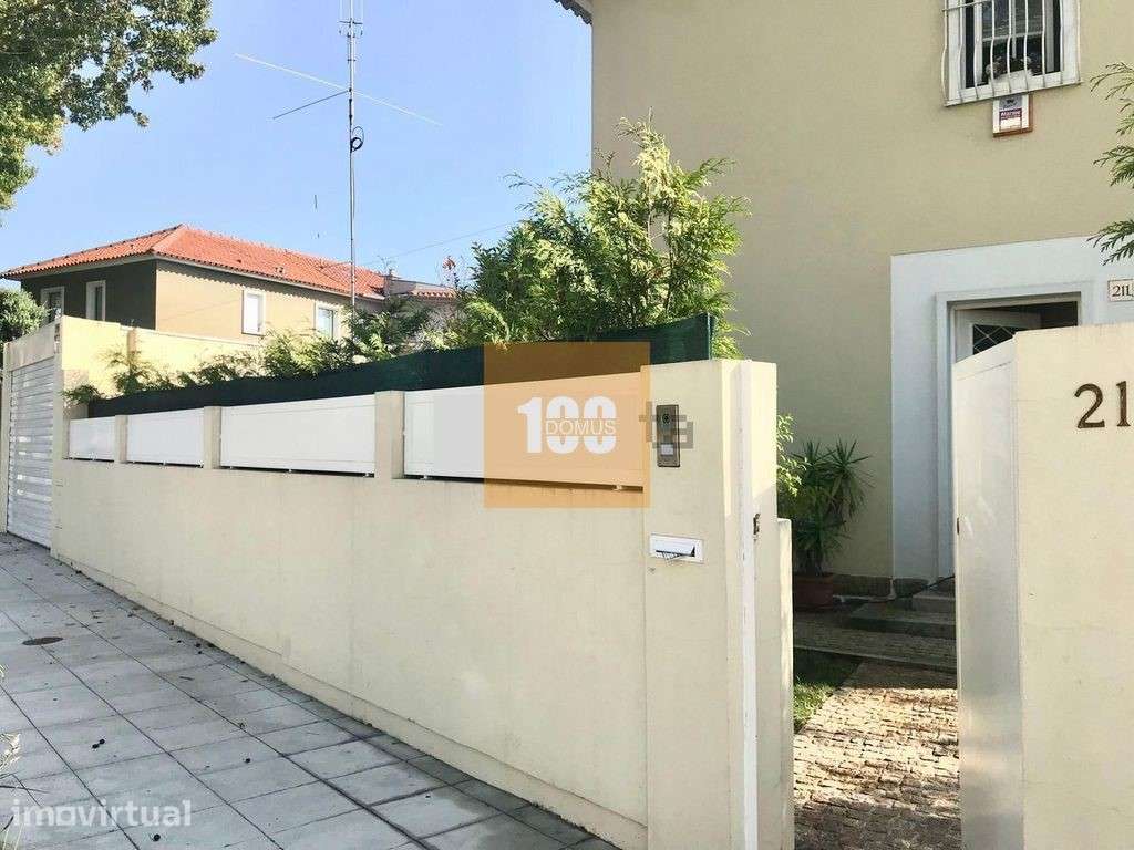Moradia T5 de 3 frentes com jardim e garagem - Grande imagem: 3/16