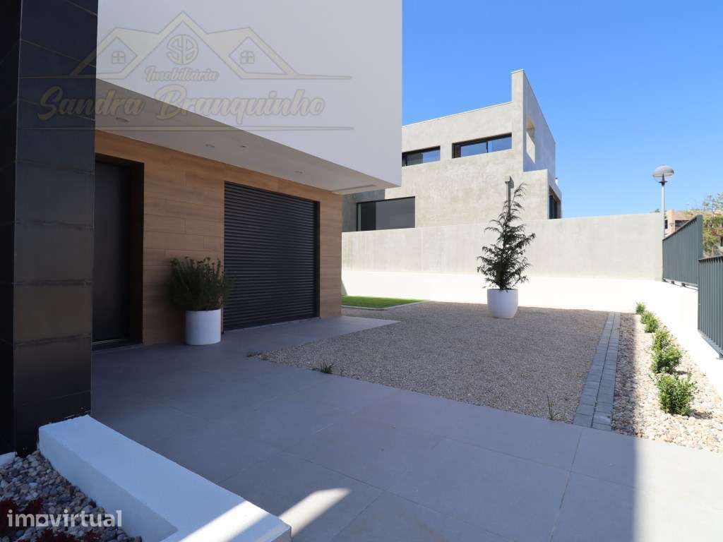Moradia T5 (NOVA) com Piscina - Grande imagem: 2/57