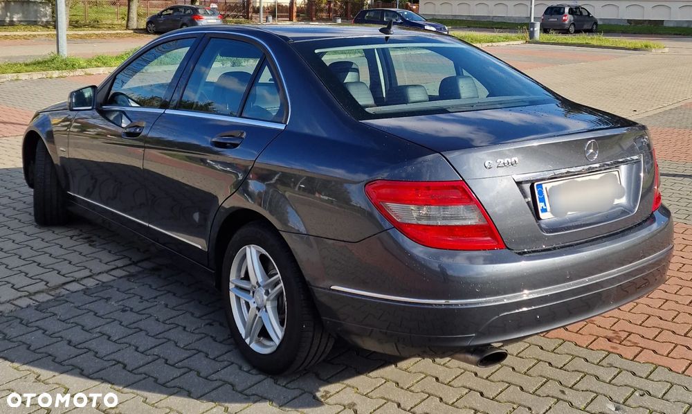 Mercedes-Benz Klasa C 200 CGI BlueEff Avantgarde - 3