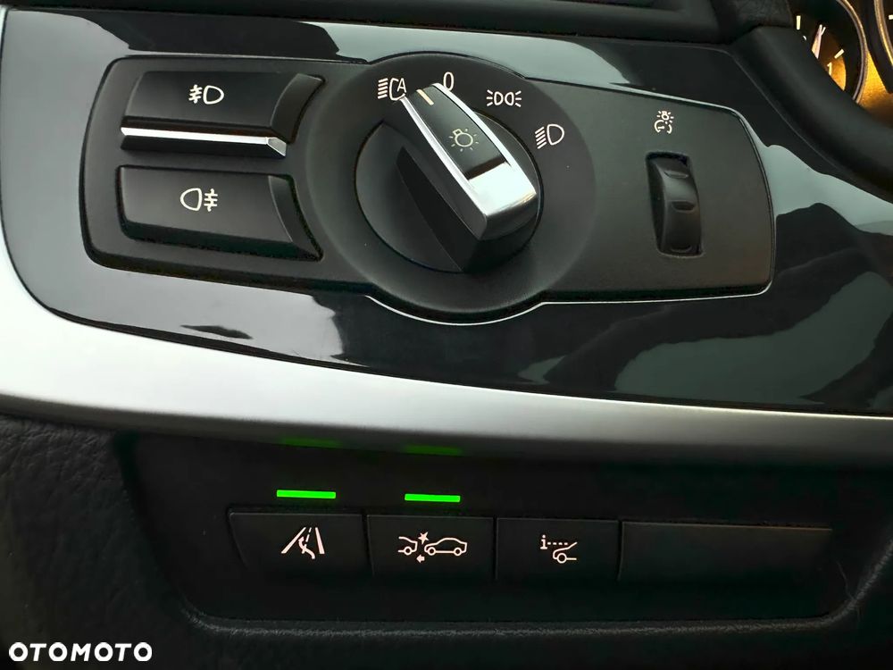 BMW Seria 5 530d xDrive - 14