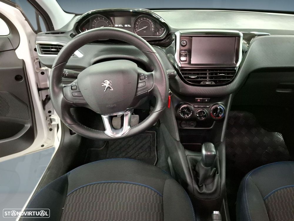 Peugeot 208 1.2 PureTech Signature - 13