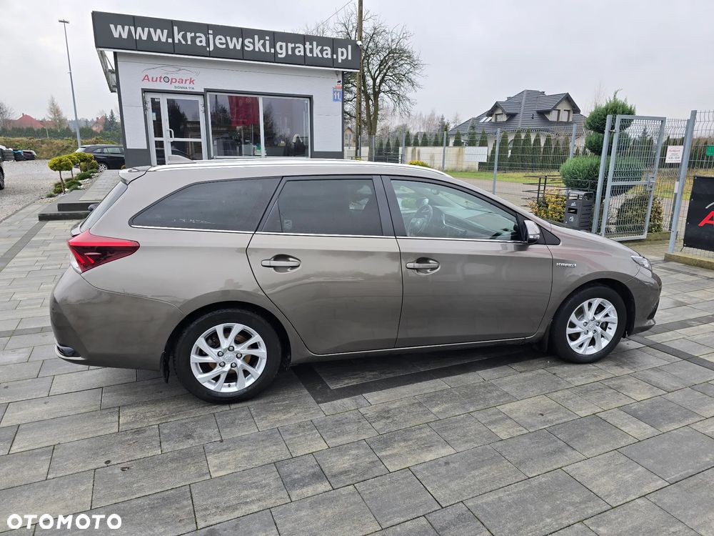 Toyota Auris Hybrid 135 Premium - 17