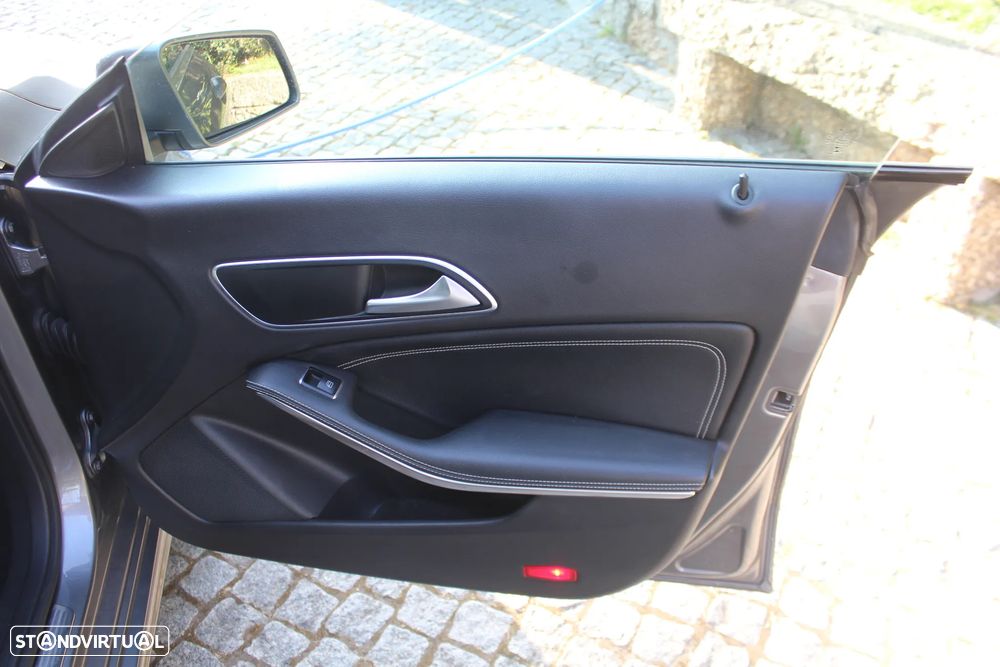 Mercedes-Benz CLA 200 d 4Matic 7G-DCT - 26