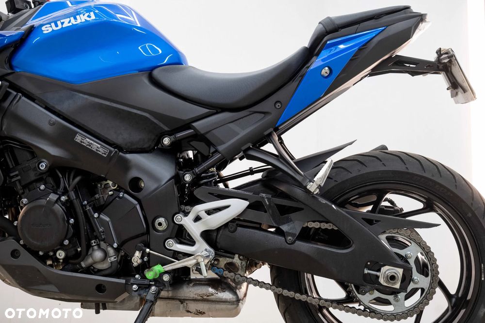 Suzuki GSX - 14