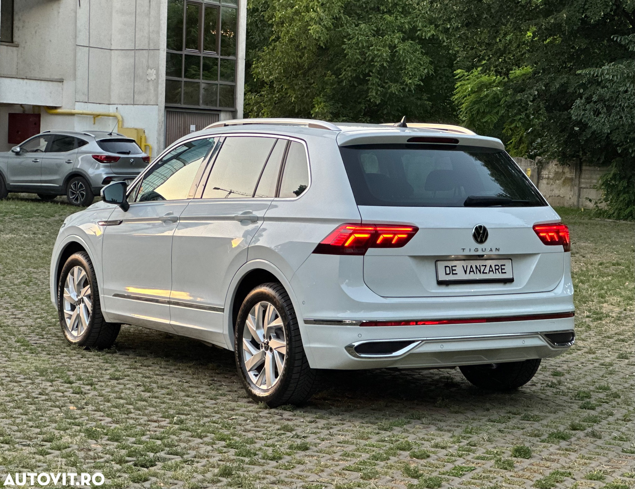 Volkswagen Tiguan 2.0 TDI SCR DSG IQ.DRIVE - 3