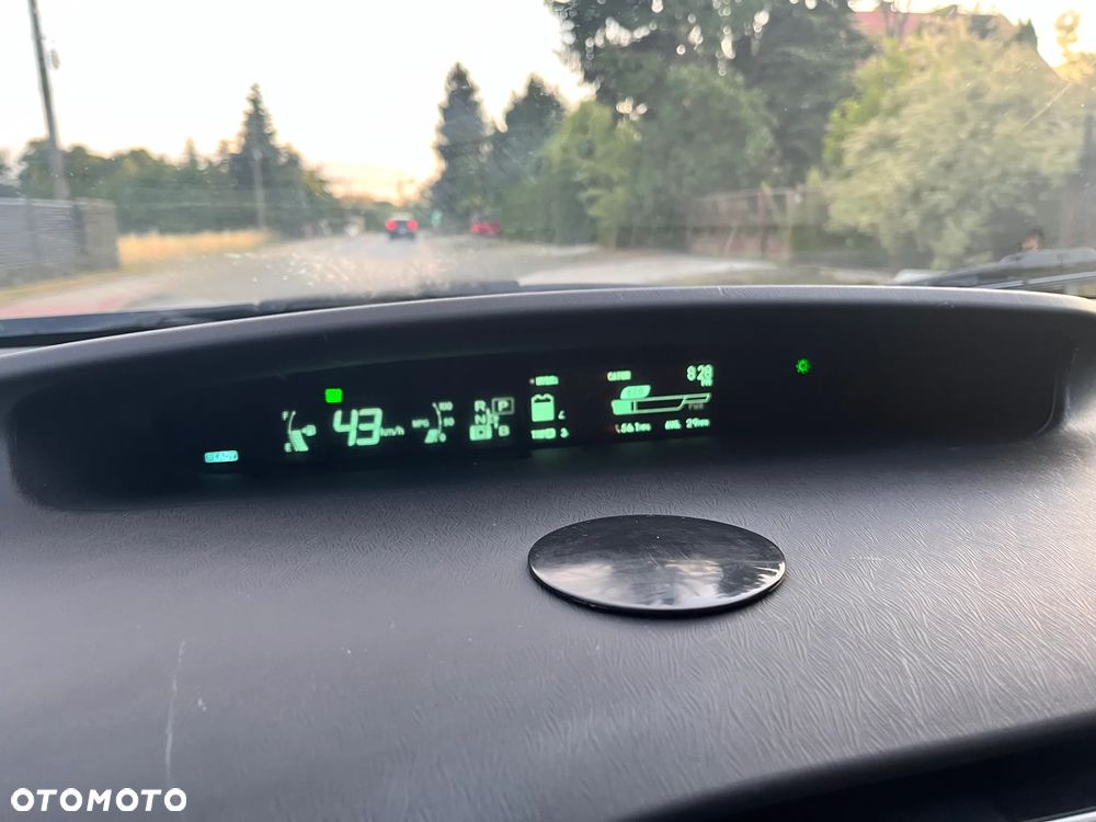 Toyota Prius (Hybrid) - 11