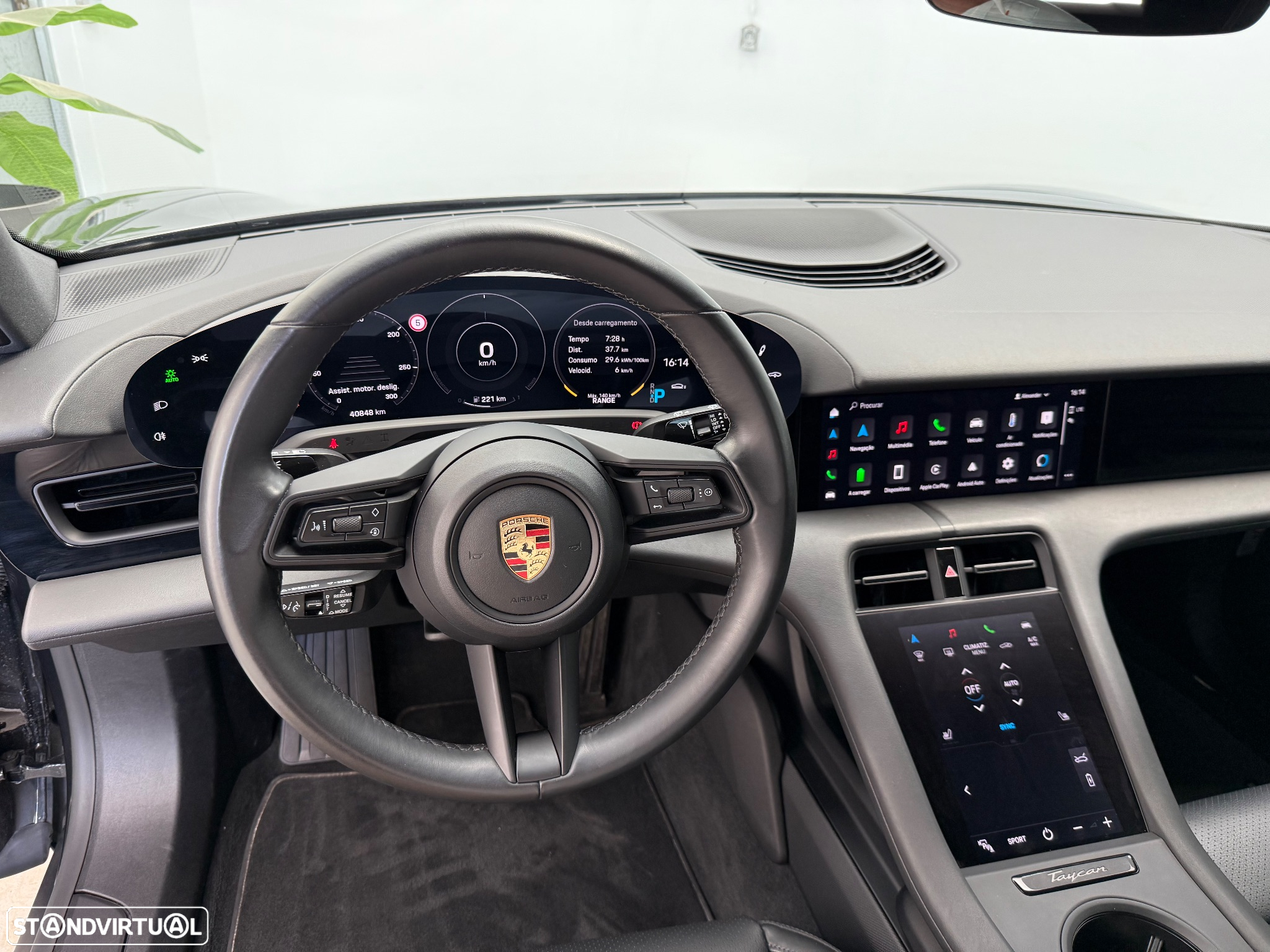 Porsche Taycan Cross Turismo 4 - 9