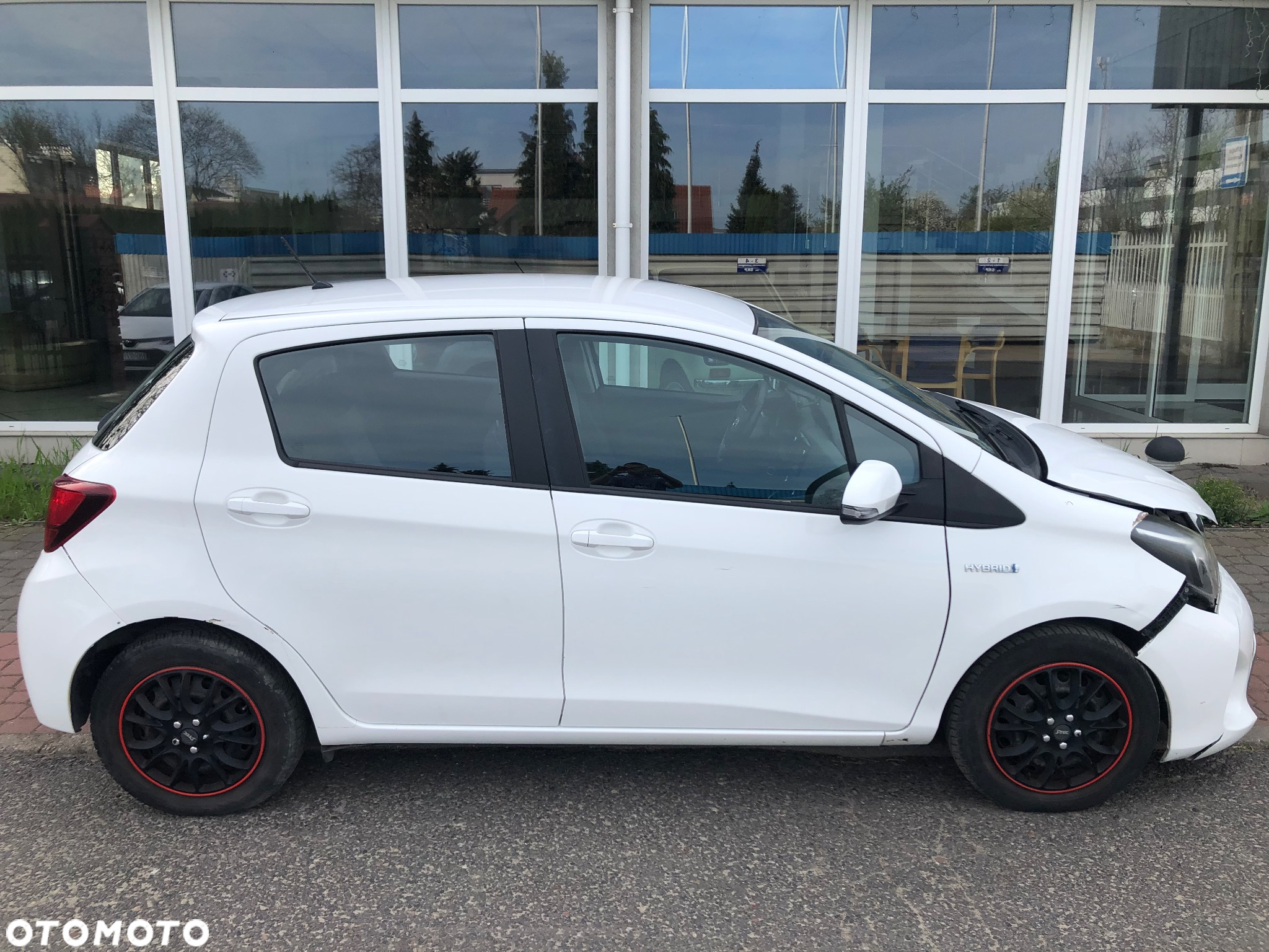 Toyota Yaris Hybrid 100 Premium - 3