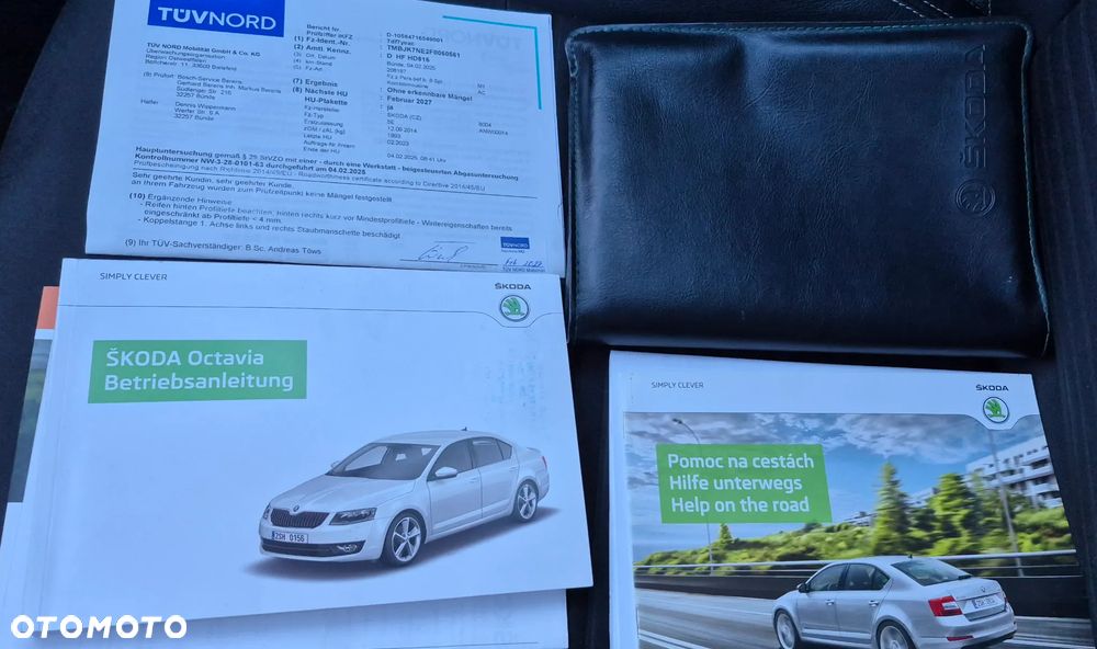 Skoda Octavia Combi 2.0 TDI DSG RS - 27