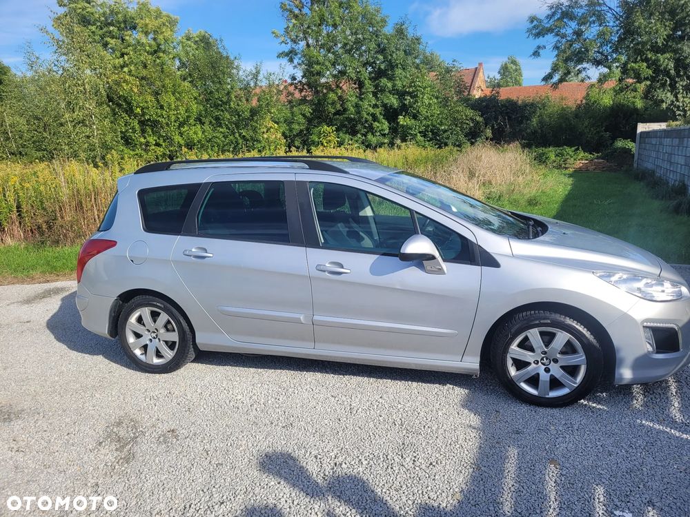 Peugeot 308 2012 photo 2