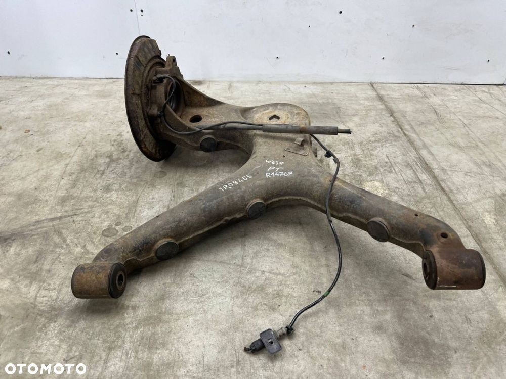 Zwrotnica Mercedes Vito Viano W639 piasta wahacz prawy tył L04281 1r17433 - 2