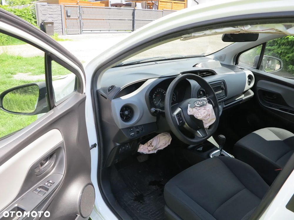 Toyota Yaris Hybrid 100 Active EU6 - 10