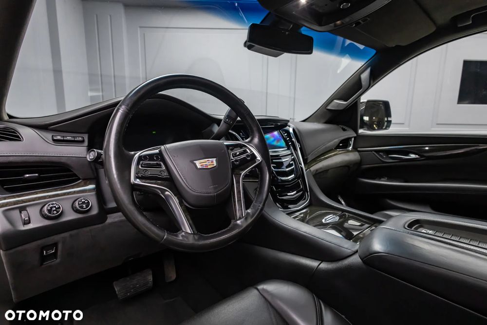 Cadillac Escalade 6.2 V8 AWD AT Platinum - 12