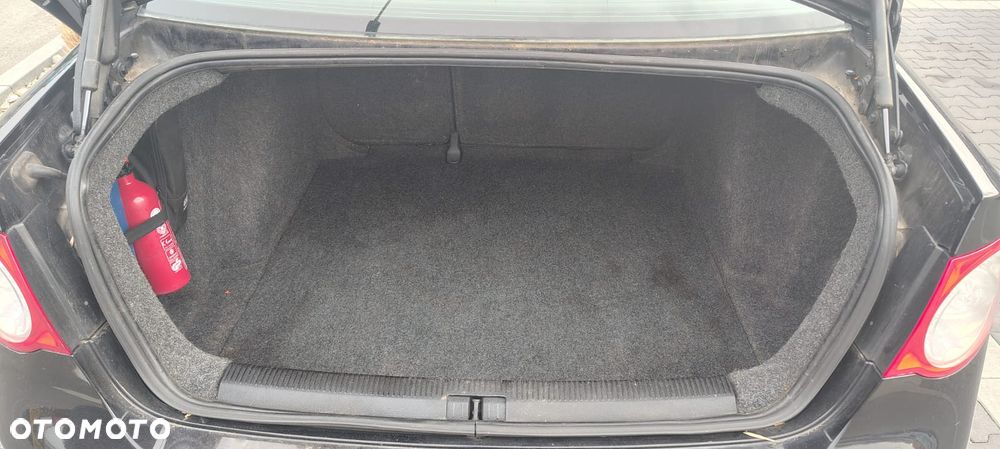 Volkswagen Jetta 1.9 TDI Trendline - 10