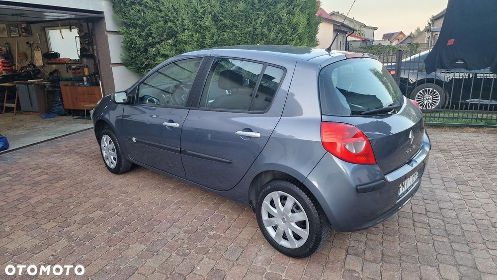 Renault Clio 1.2 16V 75 Dynamique - 12