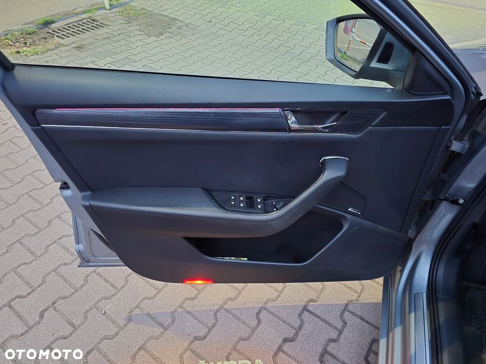 Skoda Superb 2.0 TDI DSG Premium Edition - 18