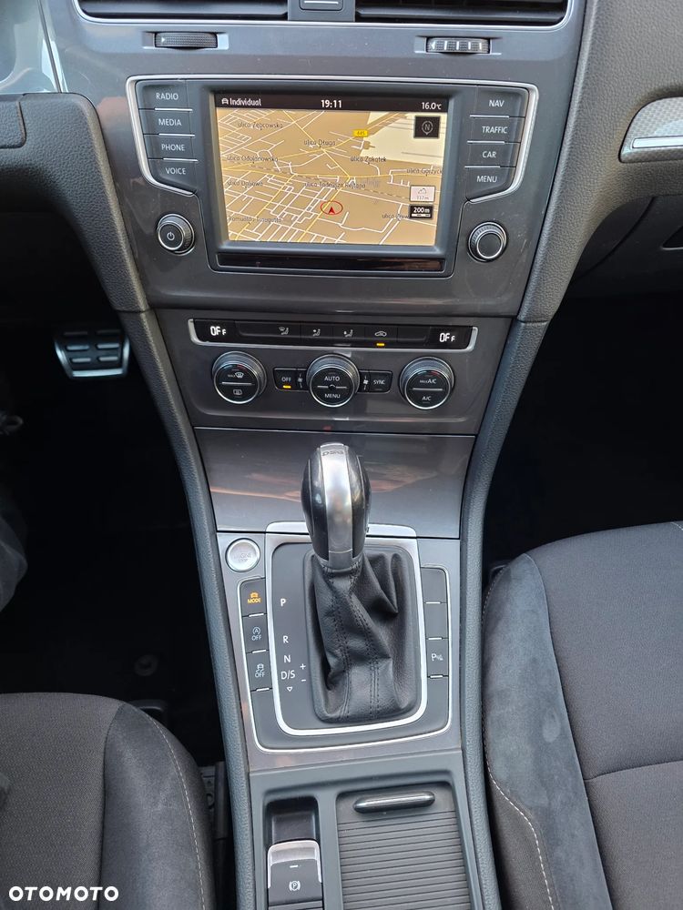 Volkswagen Golf - 24