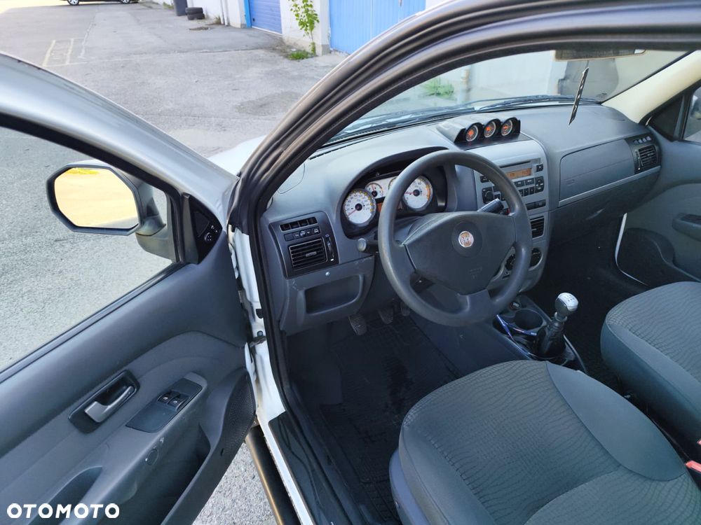 Fiat Strada Adventure - 12