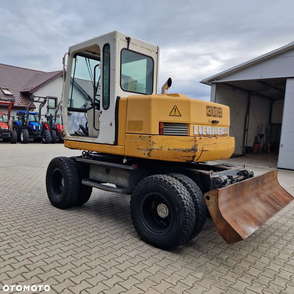 Koparka kołowa pali i jeździ - 5