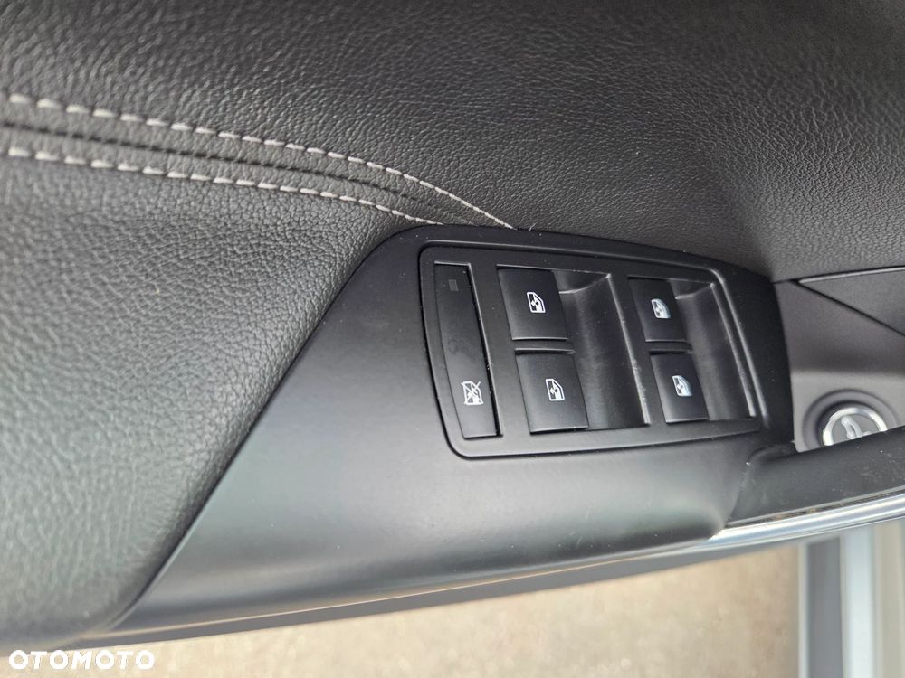 Opel Insignia - 16