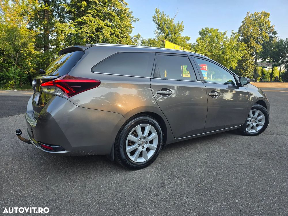 Toyota Auris 1.8 L VVT-i Sol+ - 3