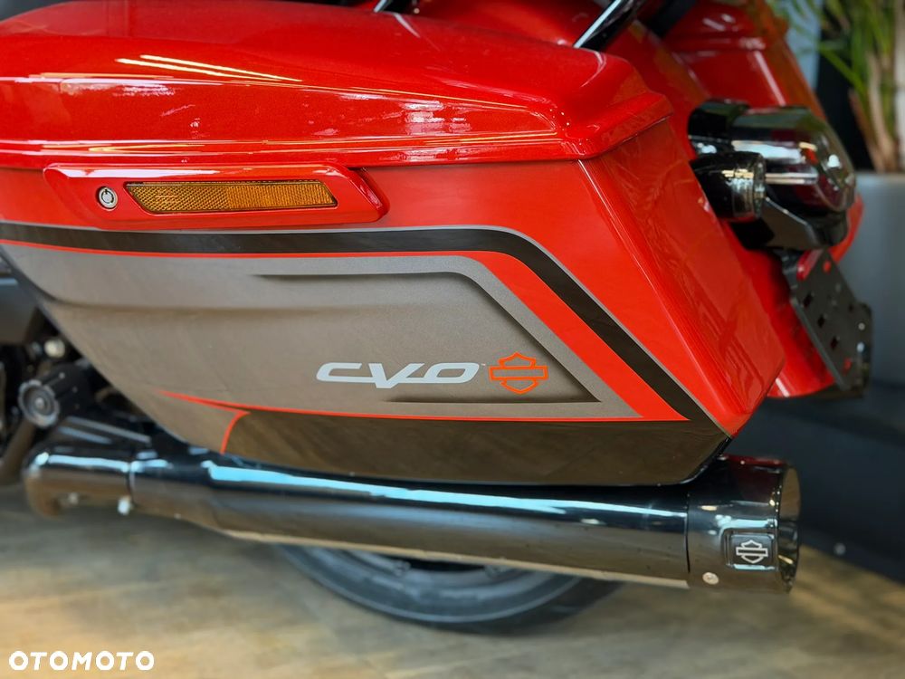 Harley-Davidson CVO Street Glide - 19