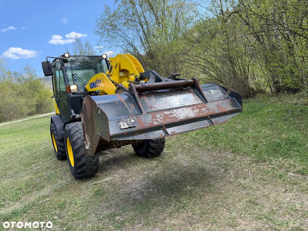 Komatsu WA70-7 Ładowarka Kołowa łamana 2016 rok.  Jak Nowa!  Oryginał łyżka. Mocny silnik 4cylindry. Zero luzów i wycieków. Aktualne Badania DEKRA BMWT. Wielka Okazja. Maszyna jak nowa z Salonu. 4200mtg. Pochodzi z Norweskiego urzędu gminy. Dodatkowe linie Hydrauliczne. Szybka wolna Jazda Rewers Hydrostatic.  Wersja Norwesk Mocne doświetlenie dodatkowe grzanie. kabina Ogrzewana wentylowana! Zmiana Osprzętu Hydrauliczna! - 21