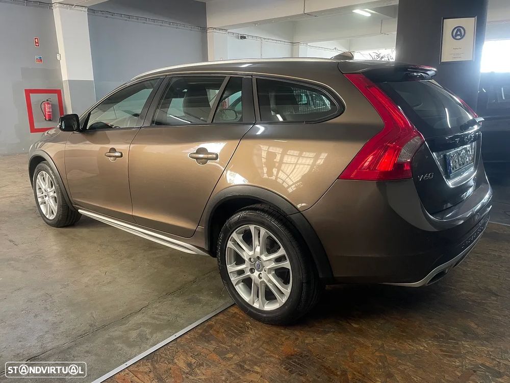 Volvo V60 Cross Country 2.0 D3 Momentum Geartronic - 6