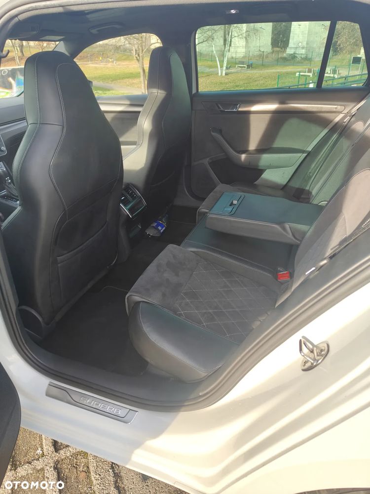 Skoda Superb 2.0 TDI SCR Sportline DSG - 11