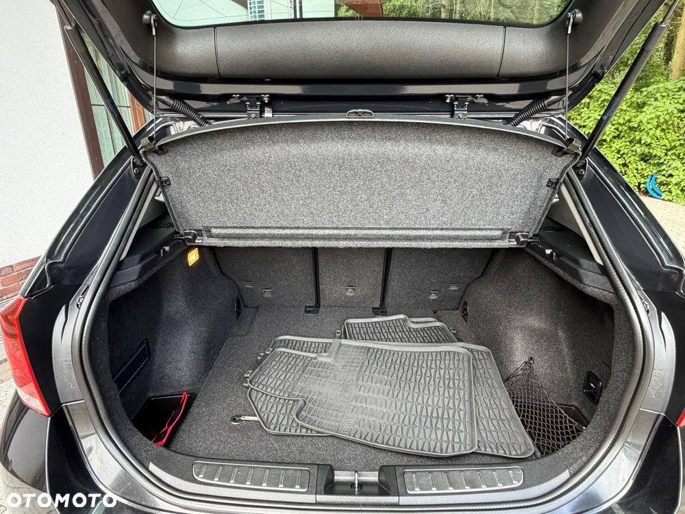 BMW X1 sDrive18d xLine - 39